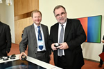 BGR-Vizepräsident Dr. Volker Steinbach (links) begrüßte am DERA-Informationsstand auch BDI-Präsident Siegfried Russwurm