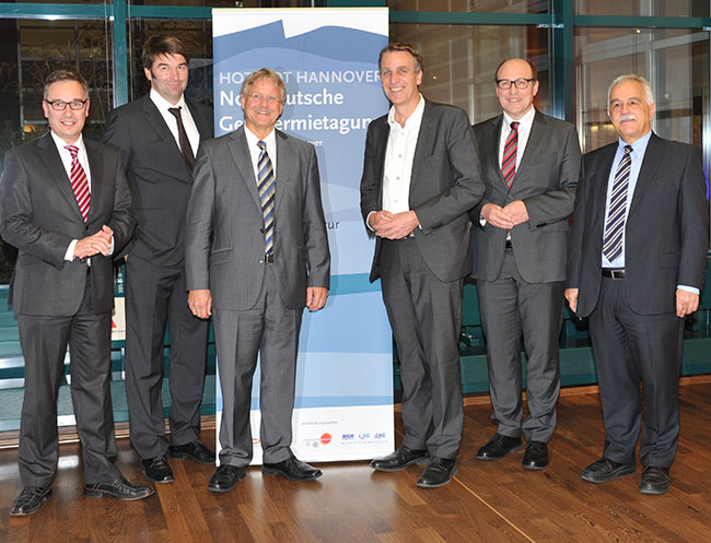 Gernot Hagemann (hannoverimpuls), Dr. Jochen Schneider (ENERCHANGE), BGR-Präsident Prof. Dr. Hans-Joachim Kümpel, Umweltminister Stefan Wenzel, LBEG-Präsident Ralf Pospich und LIAG-Direktor Prof. Dr. Ugur Yaramanci  (Foto v. li.)