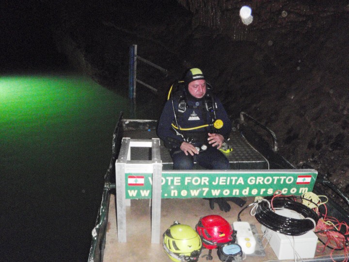 Installation of ADCP (acoustic doppler current profiler) in the Jeita underground river for measurement of spring discharge