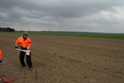 Mitarbeiter der BGR bei der Datenerhebung im Feld 