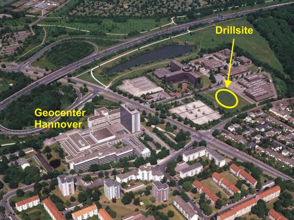Luftaufnahme des Geozentrums Hannover und des geplanten Bohrplatzes