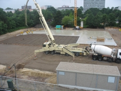 Betonierarbeiten auf dem Bohrplatz